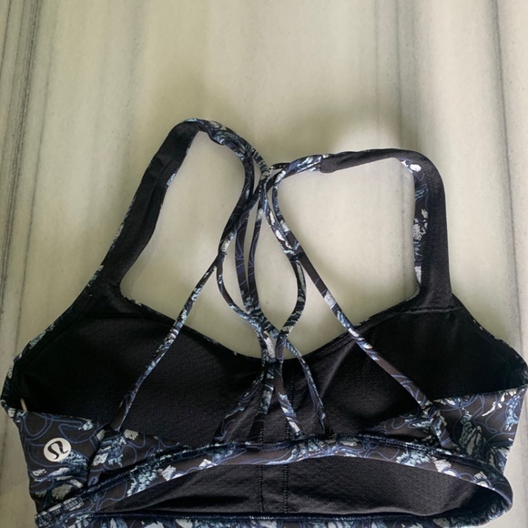 Lululemon Sports Bra size 2 - Picture 2 of 2
